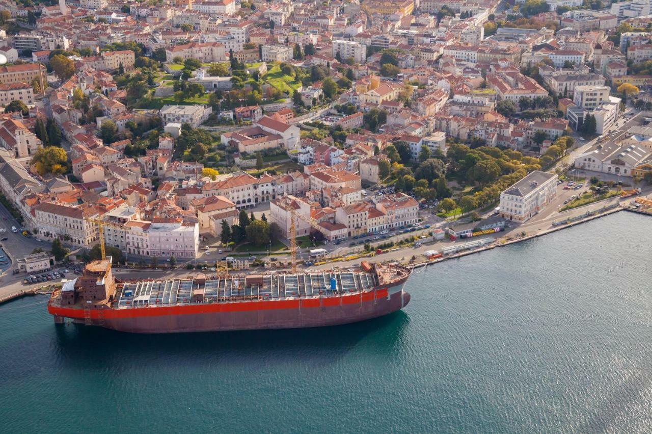 Main Square With Sea View Pula